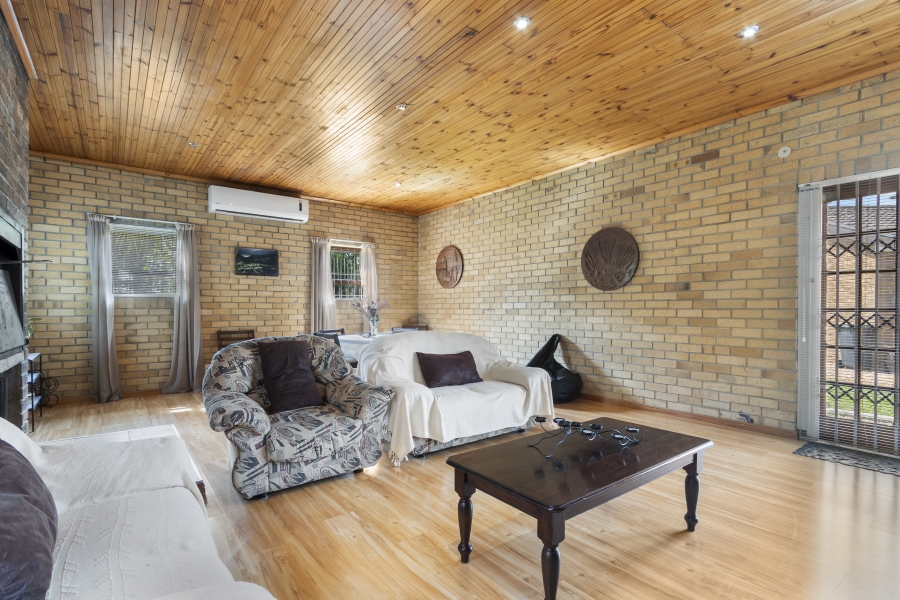 3 Bedroom Property for Sale in Wellway Park East Western Cape